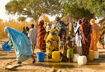 Women pump water for cooking and cleaning at a water point in the IDP site at Gassire, near Goz Beida, Chad.© UN/Olivia Grey Pritchard