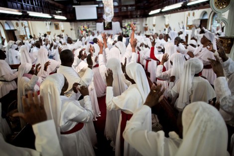 An applause of thanks at the Brotherhood of the Cross and Star bethel in the United Kingdom. Image by Ciril Jazbec