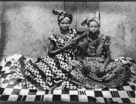 A portrait of Senegalese women from the 50s by Senegalese photographer Seydou Keita