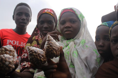 Children along the road selling nuts and saying "Allah ya kikaye". Photo by Chika Oduah