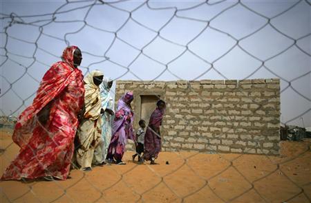 Mauritanians ex-slaves walk in a suburb outside Mauritania's capital Nouakchott, November 21, 2006. They do not wear chains, nor are they branded with the mark of their masters, but slaves still exist More... CREDIT: REUTERS/RAFAEL MARCHANTE